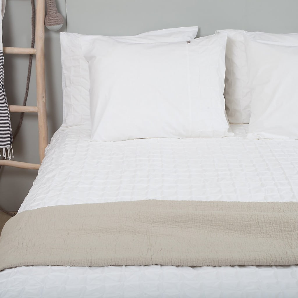 Beverly wit dekbedovertrek met plooien